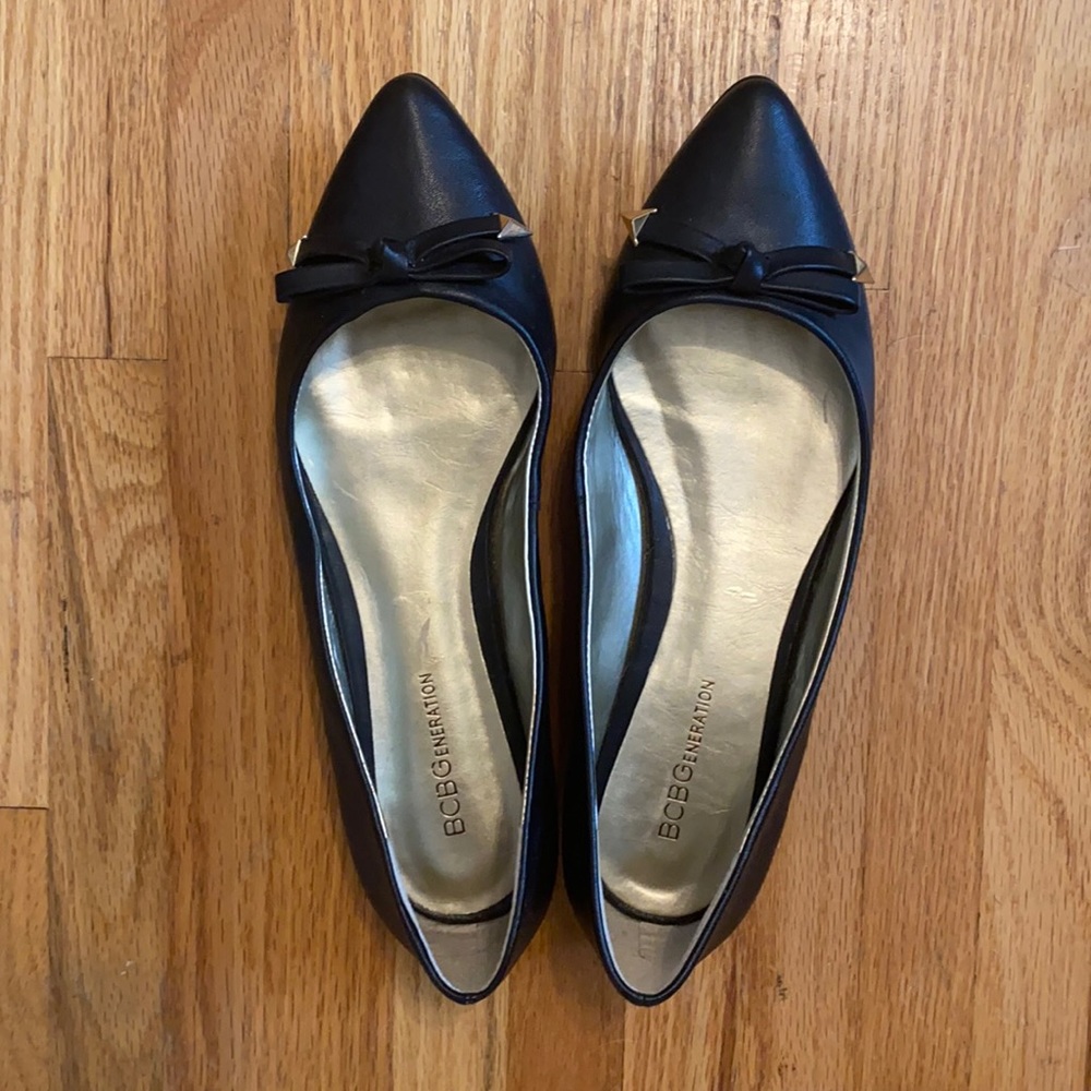Like new! Size 8 Black BCBGeneration flats.